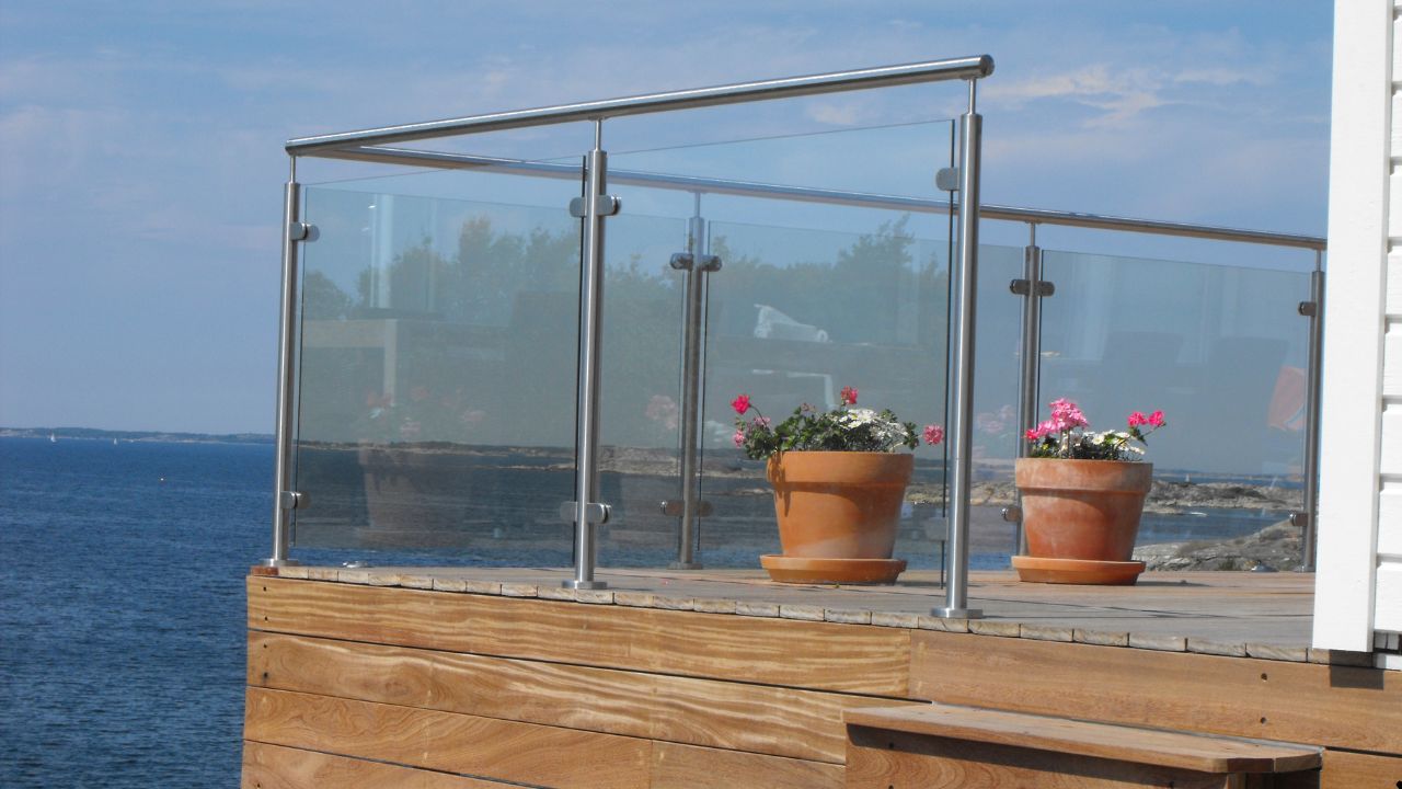 5 consejos para decorar tu casa con una barandilla de cristal